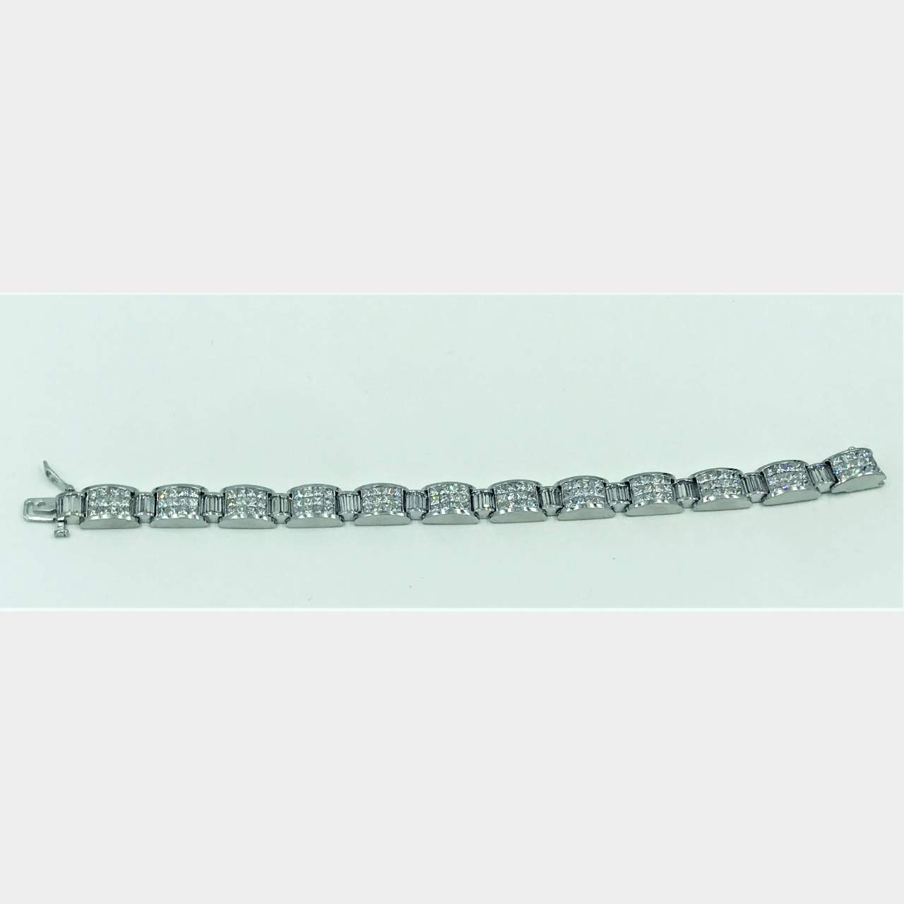 17.00 Ct Invisible Set Diamond Bracelet