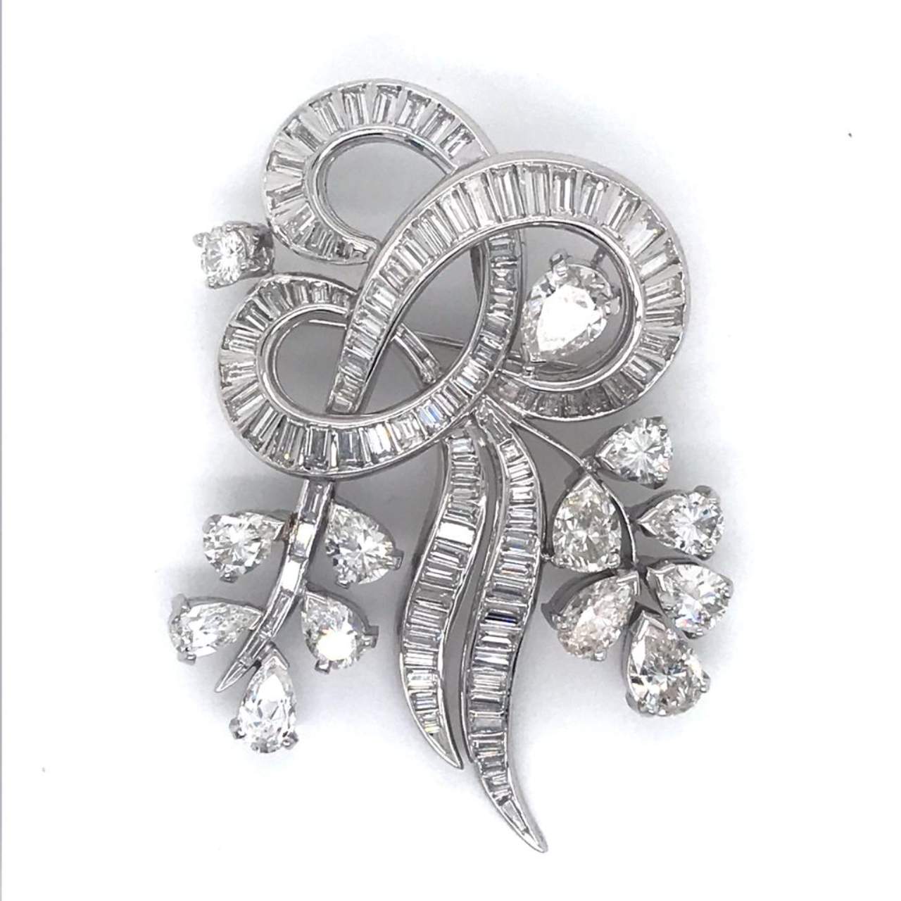 12.25 Ct Art Deco Diamond Pin