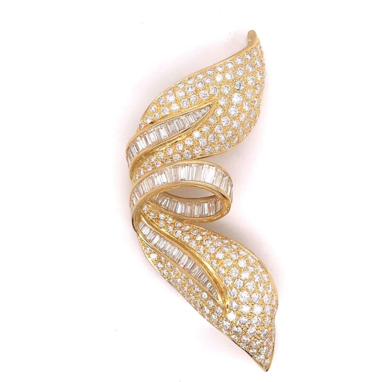 20.15 Ct Diamond Brooch