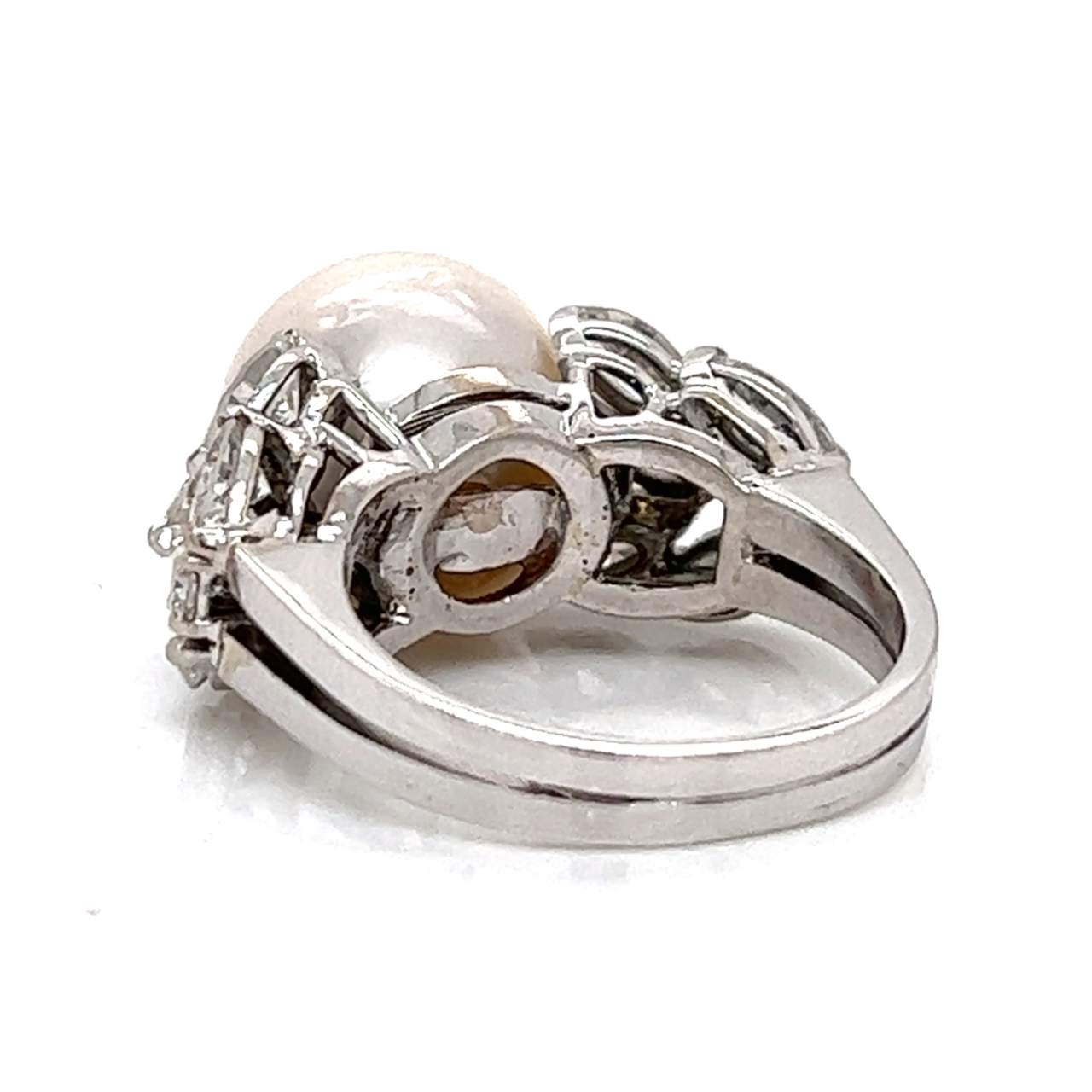 18K White Gold South Sea Pearl and Diamond Ring