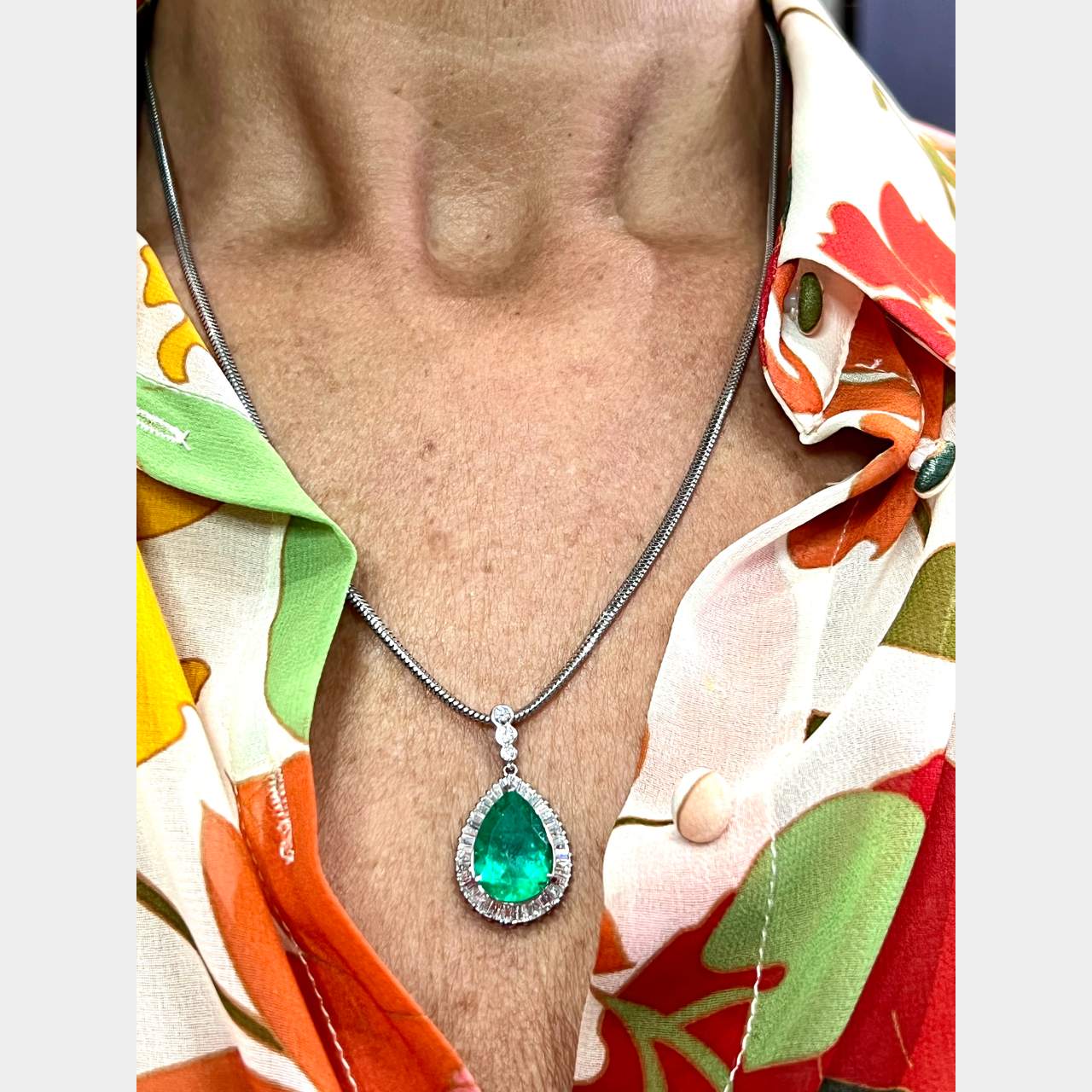 Platinum Colombian Emerald and Diamond Necklace Platinum Colombian Emerald and Diamond Necklace