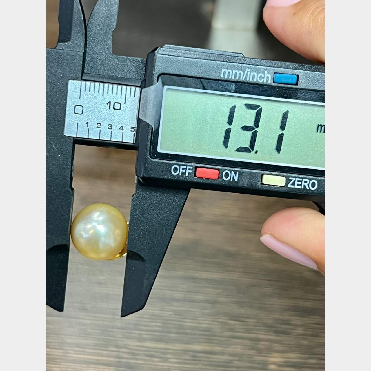 18K Yellow Gold South Sea Pearl Earrings