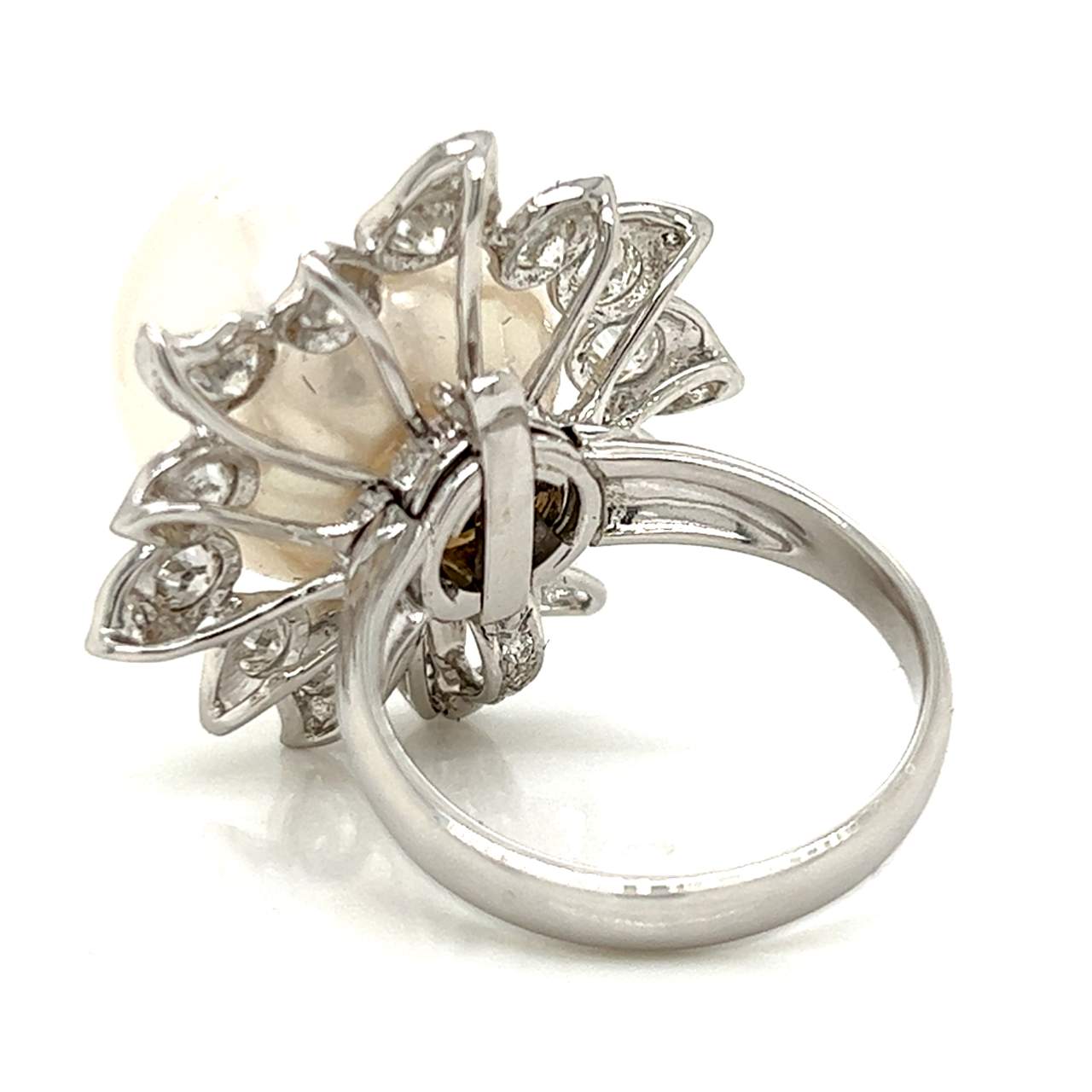 18K White Gold South Sea Pearl & Diamond Ring