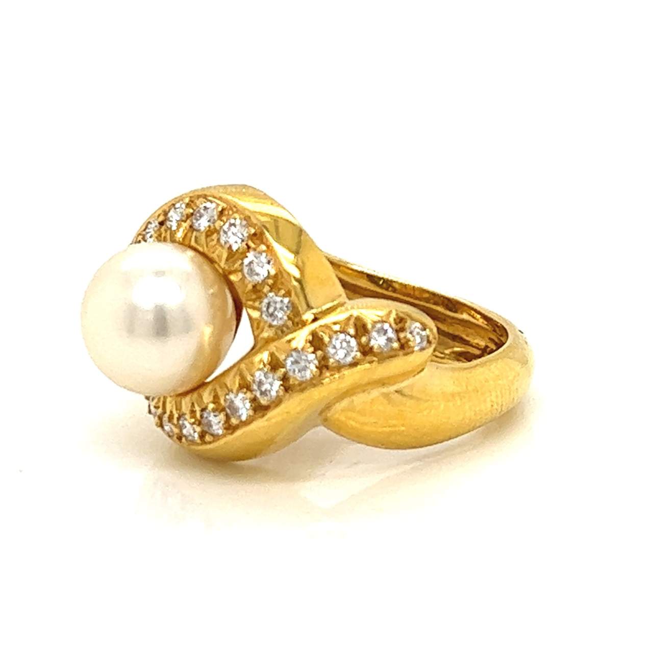 18K Yellow Gold Pearl & Diamond Ring