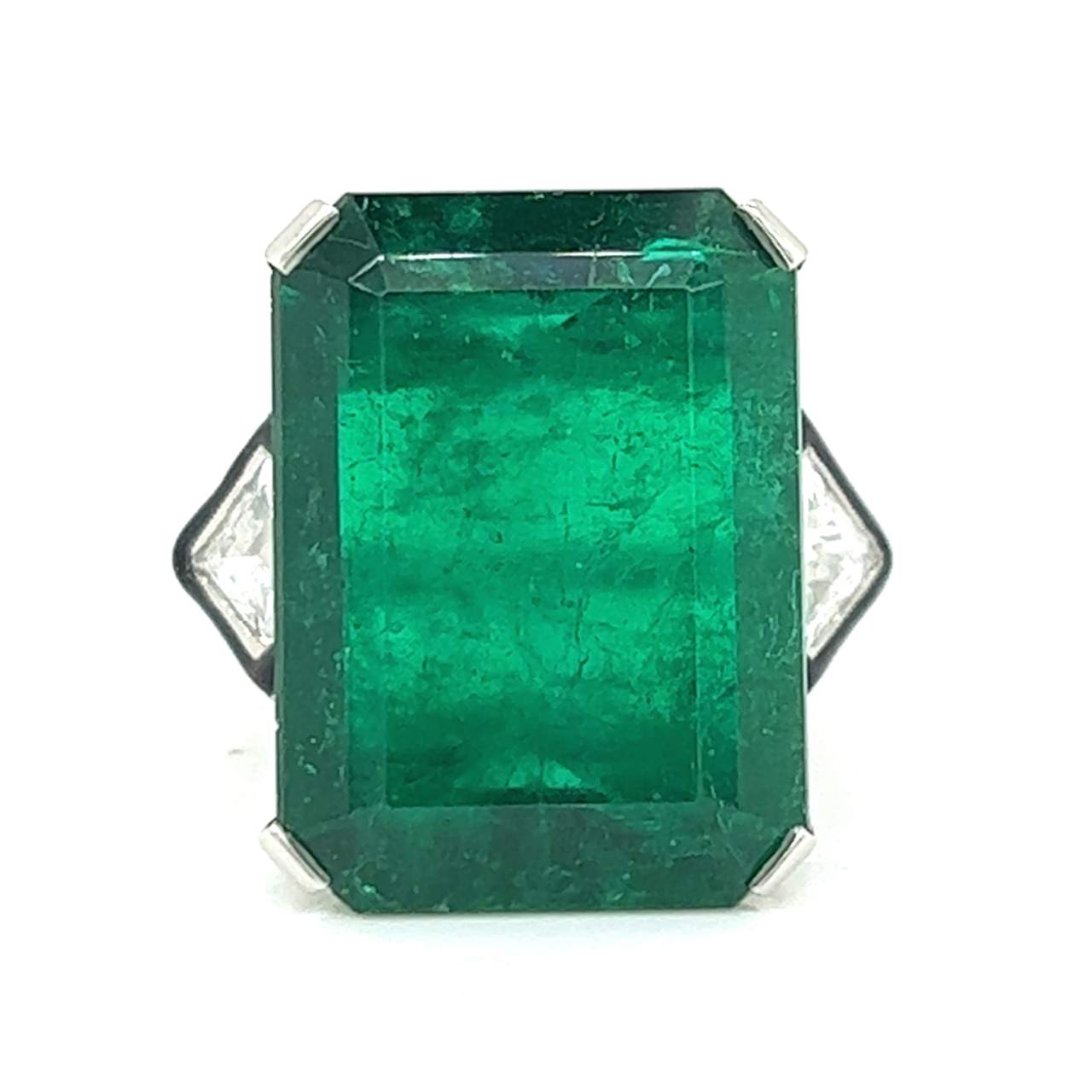 Stunning Platinum Emerald and Diamond Ring - Image 2
