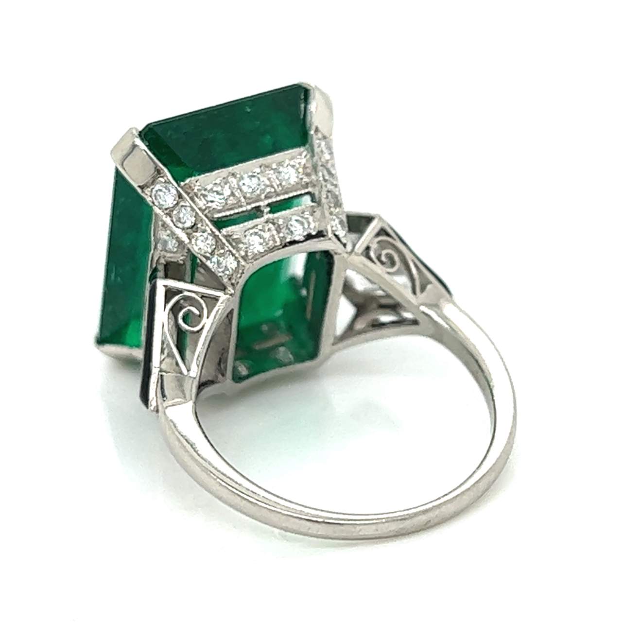 Stunning Platinum Emerald and Diamond Ring - Image 3