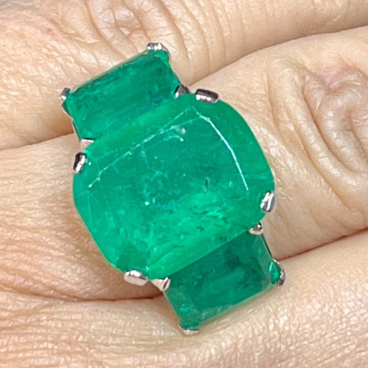 Art Deco Platinum Colombian Emerald and Diamond Ring