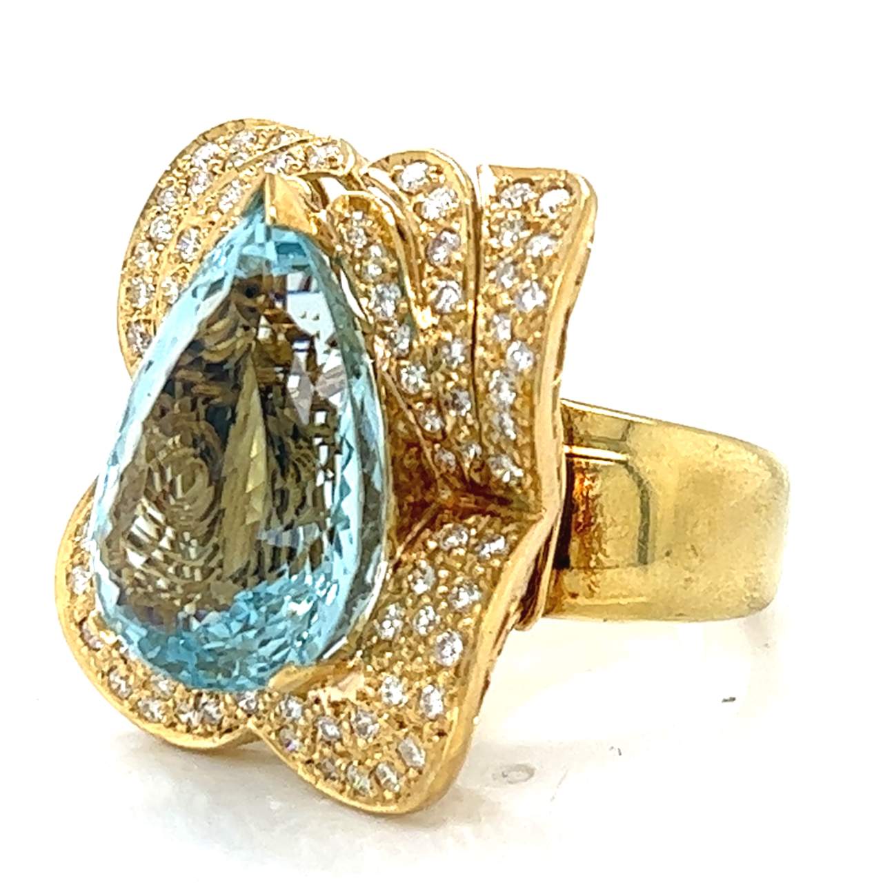18K Yellow Gold 30.00 Ct. Aquamarine & Diamond Ring