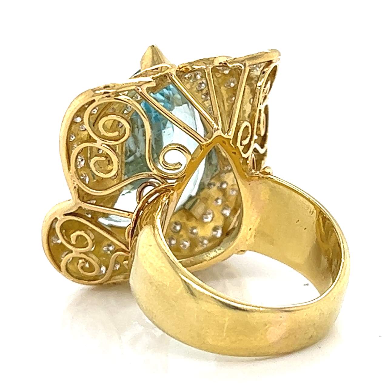 18K Yellow Gold 30.00 Ct. Aquamarine & Diamond Ring