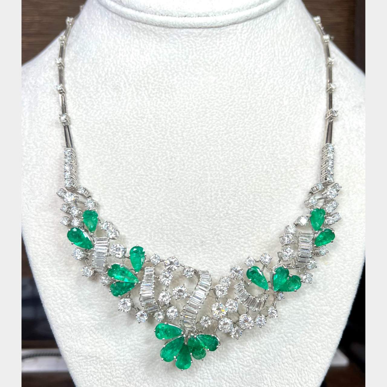 18K White Gold Diamond & Emerald Necklace