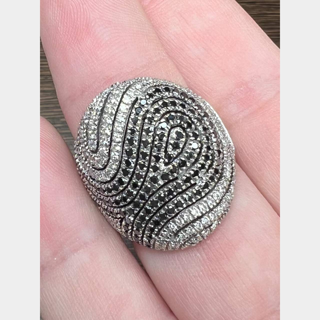 18K White Gold Black & White Diamond Ring