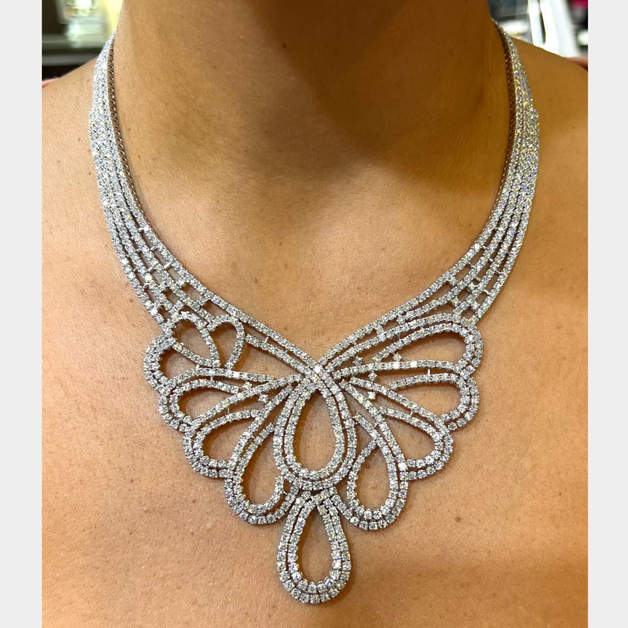 18K White Gold 50.00 Ct. Diamond Necklace