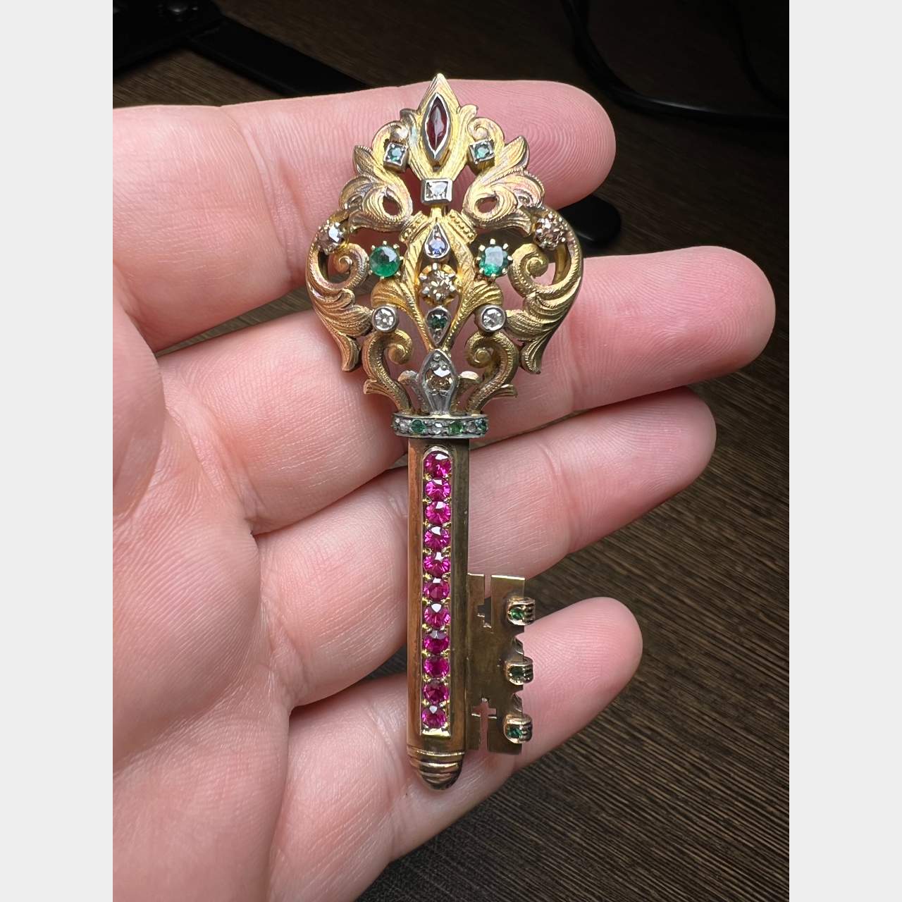 ROMANELLI 18K Yellow Gold Key Brooch