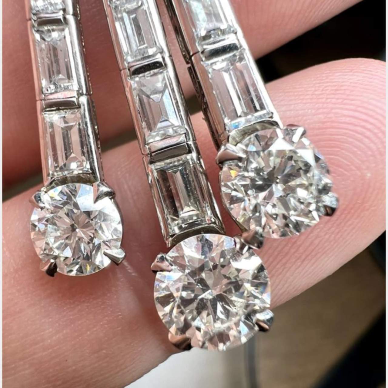 Art Deco Platinum 17.00 Ct. Diamond Brooch