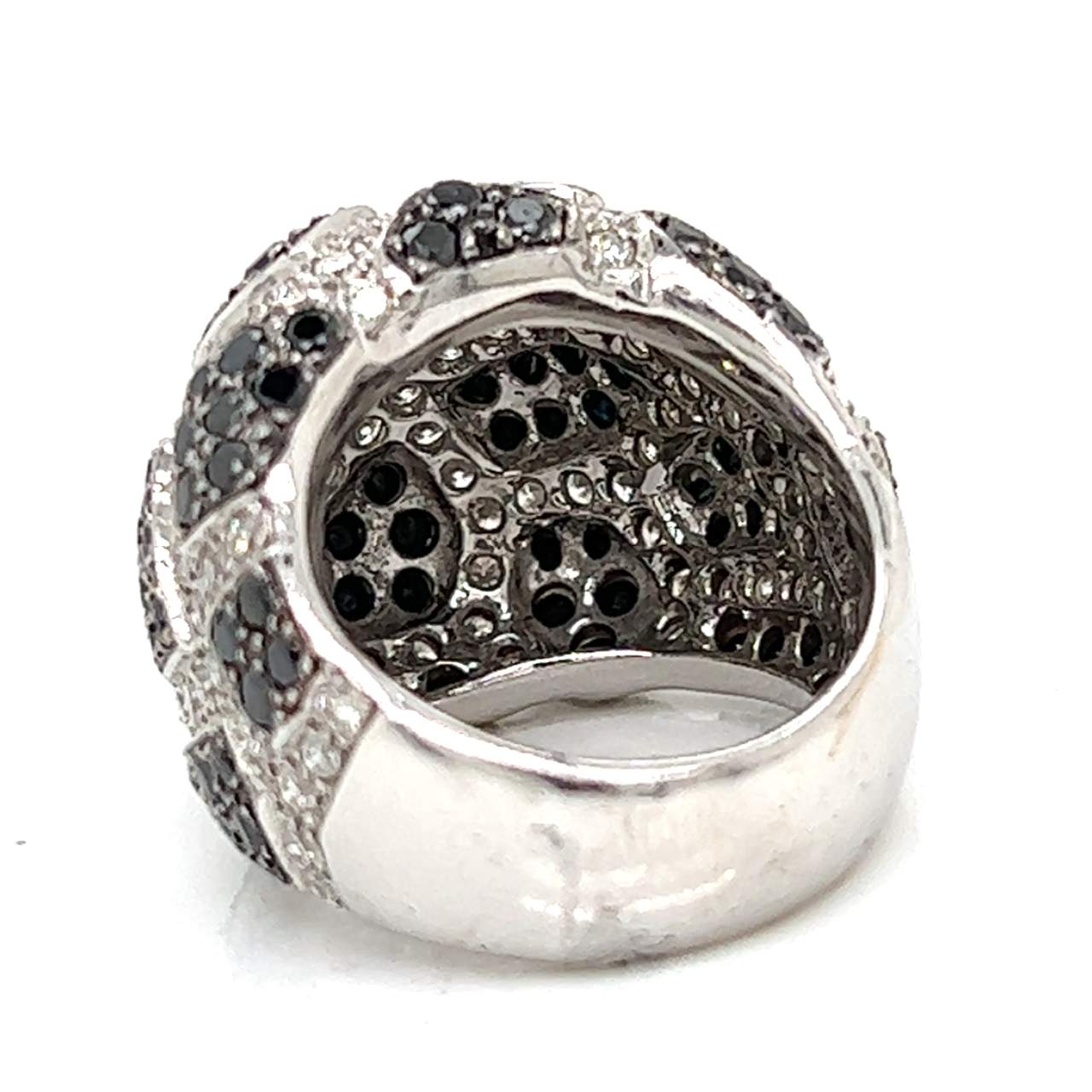 18K White Gold Black & White Diamond Ring