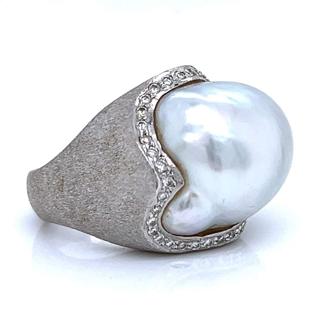 18K White Gold South Sea Pearl & Diamond Ring