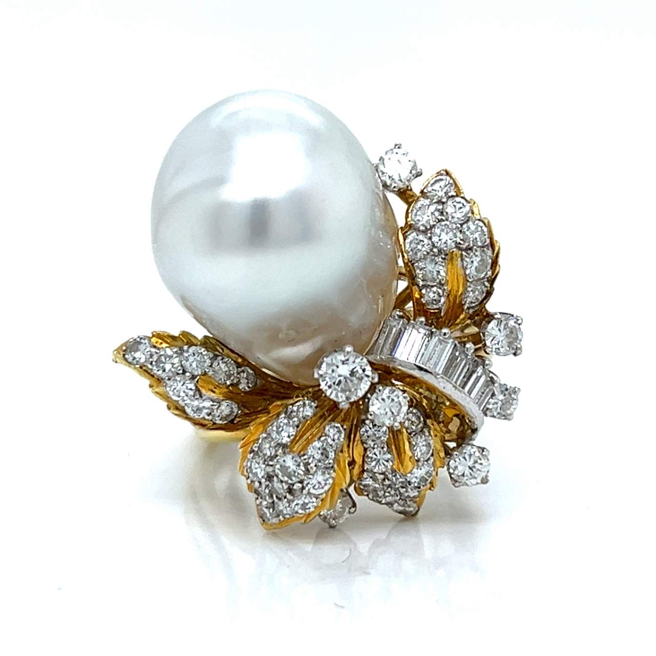 Sout Sea Pearl & Diamond Ring