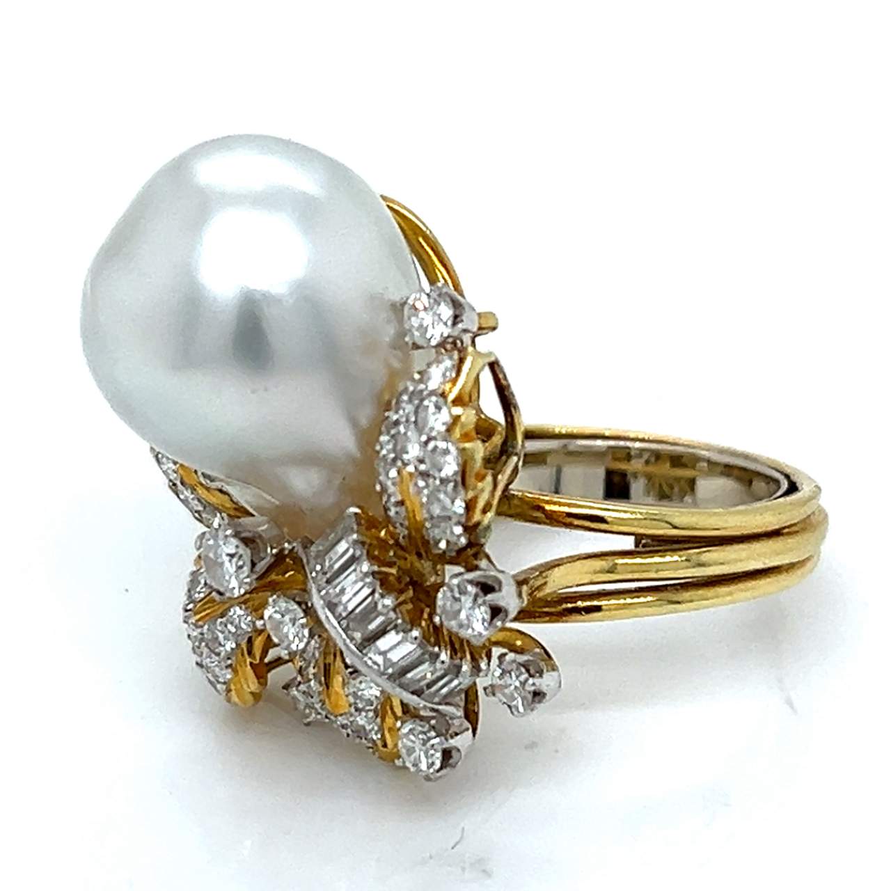 Sout Sea Pearl & Diamond Ring