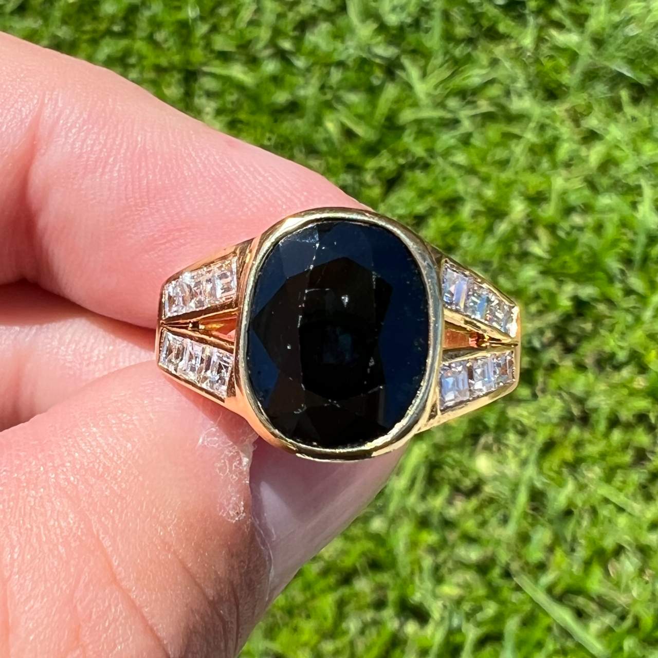 18K Yellow Gold Sapphire & Diamond Ring
