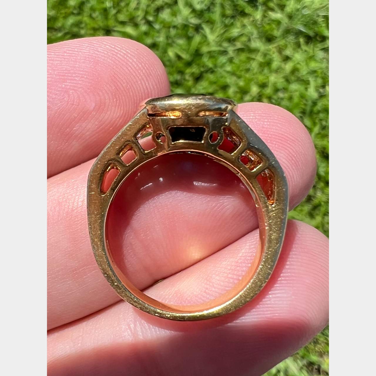 18K Yellow Gold Sapphire & Diamond Ring