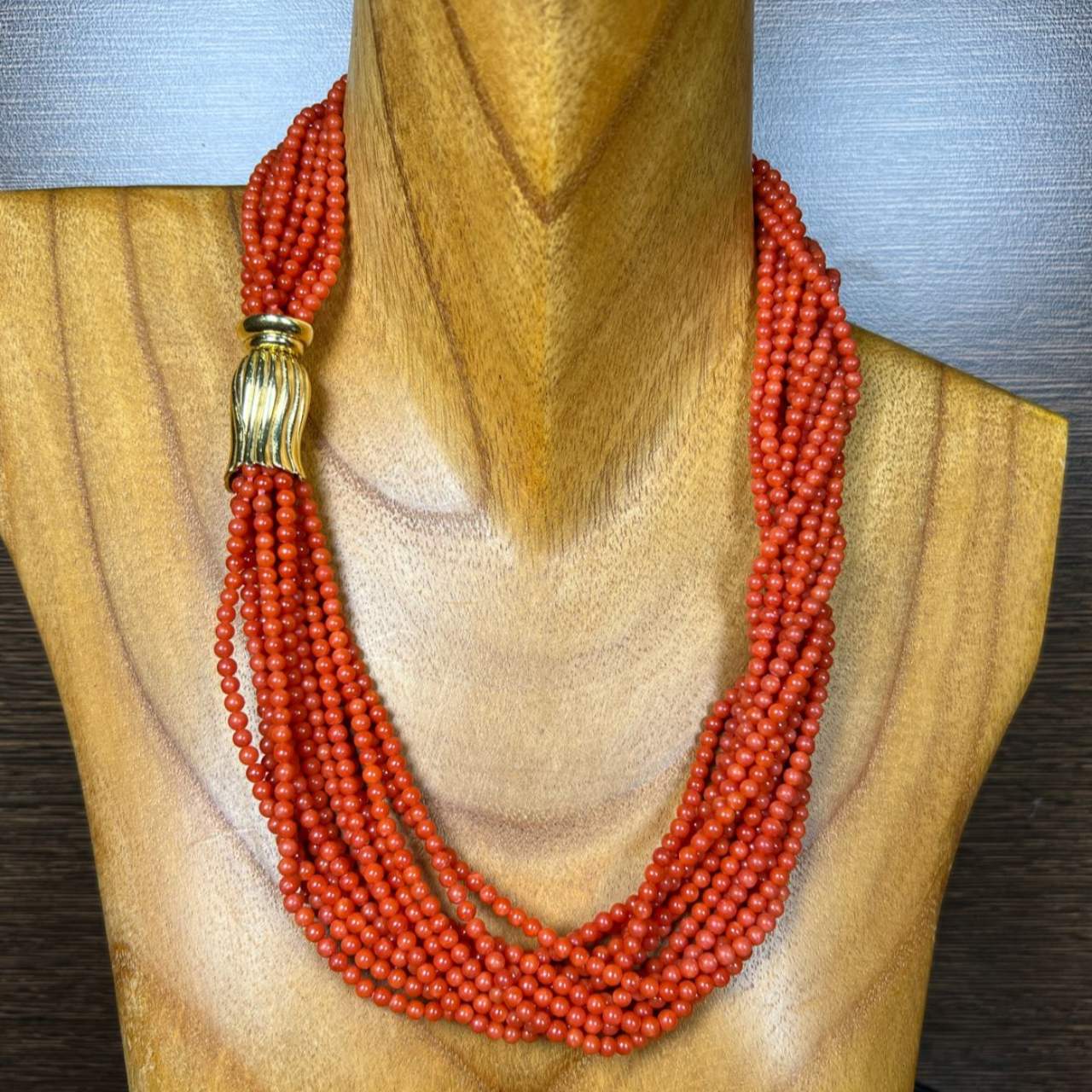 Beautiful Italian Coral Necklace w/ 18K Yellow Gold Clasp