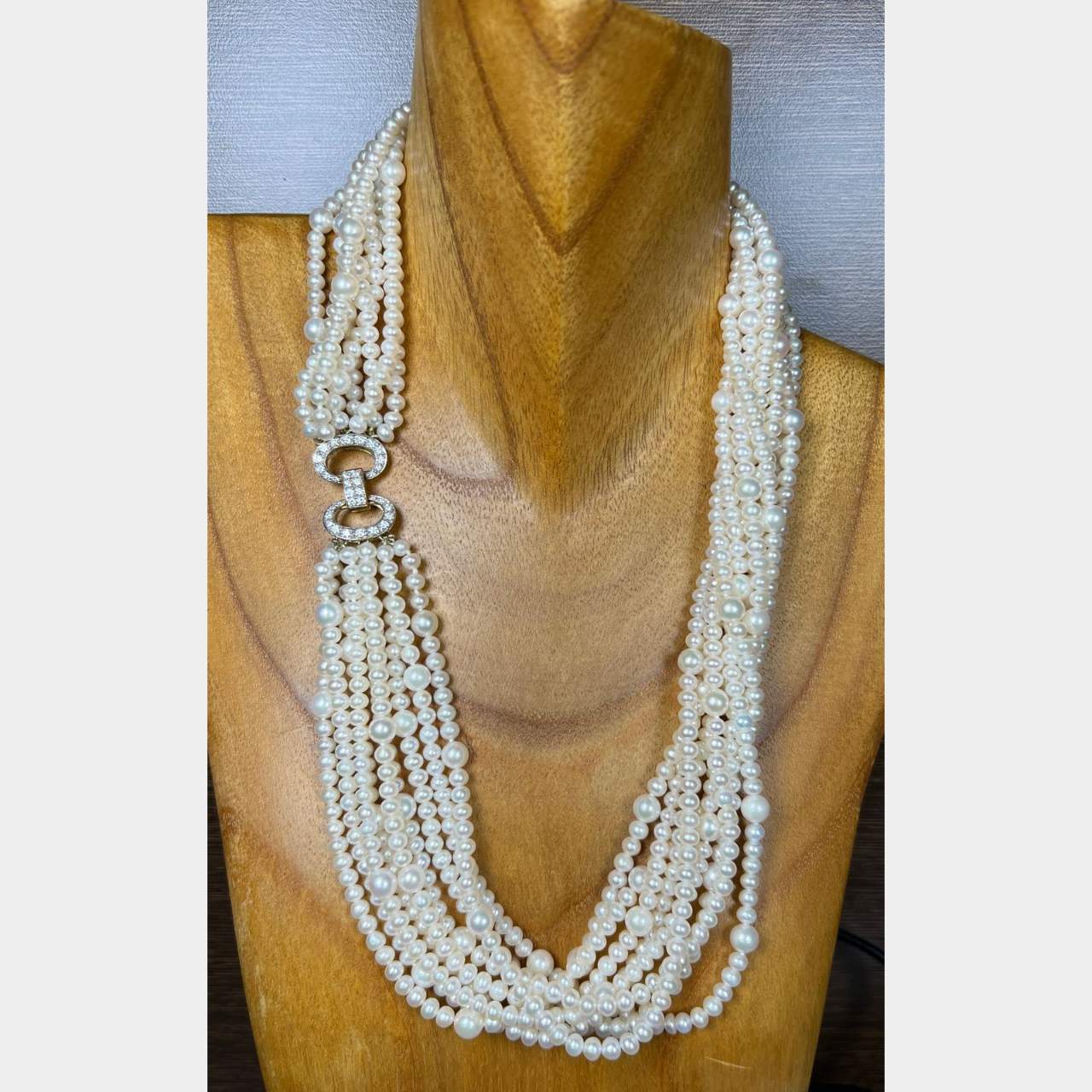 Cultured Pearl Necklace w/ 18K Yellow Gold Diamond Clasp