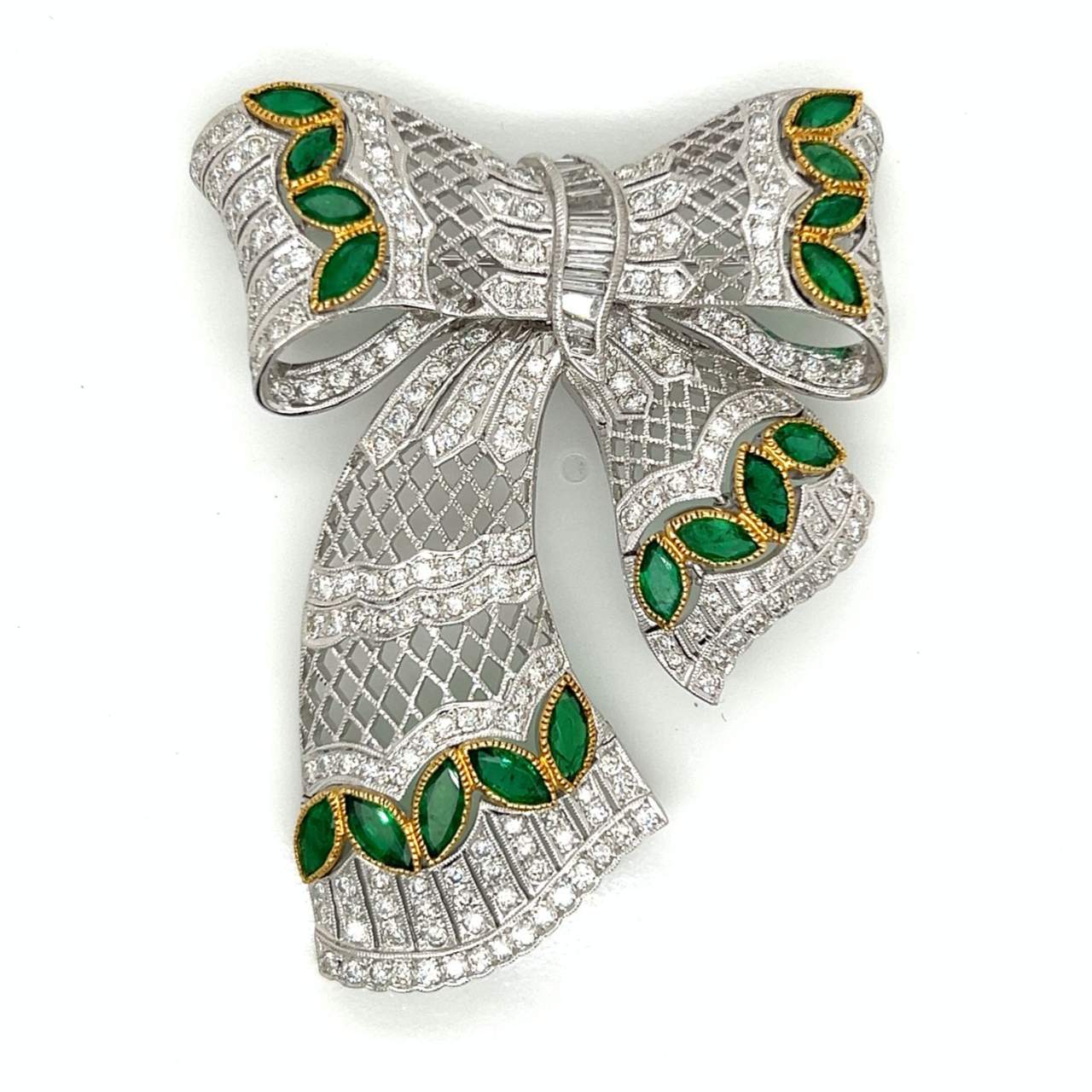 18K White Gold Emerald & Diamond Brooch