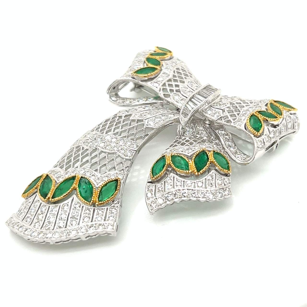 18K White Gold Emerald & Diamond Brooch