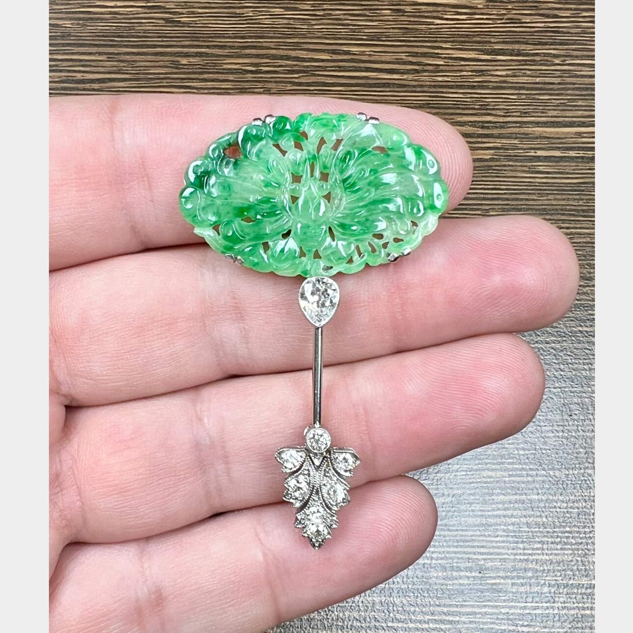 BEAUTIFUL Art Deco Jade & Diamond Pin