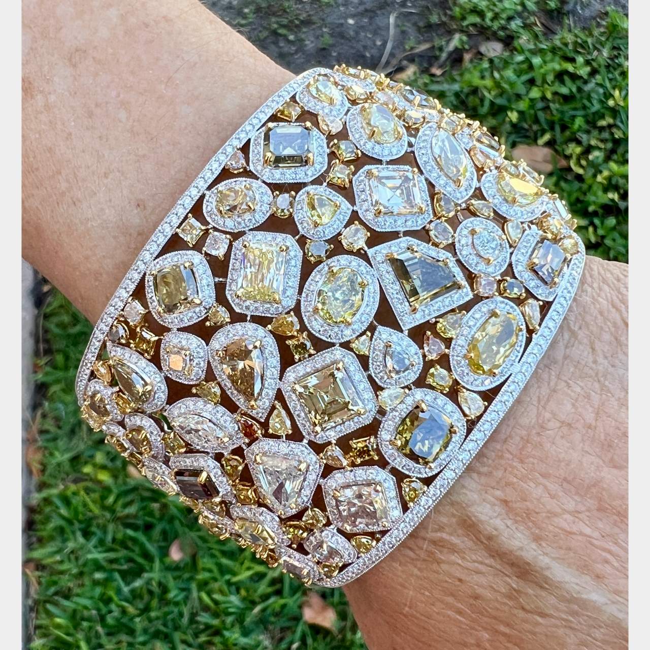 18K White Gold Natural Color Diamond Cuff Bracelet