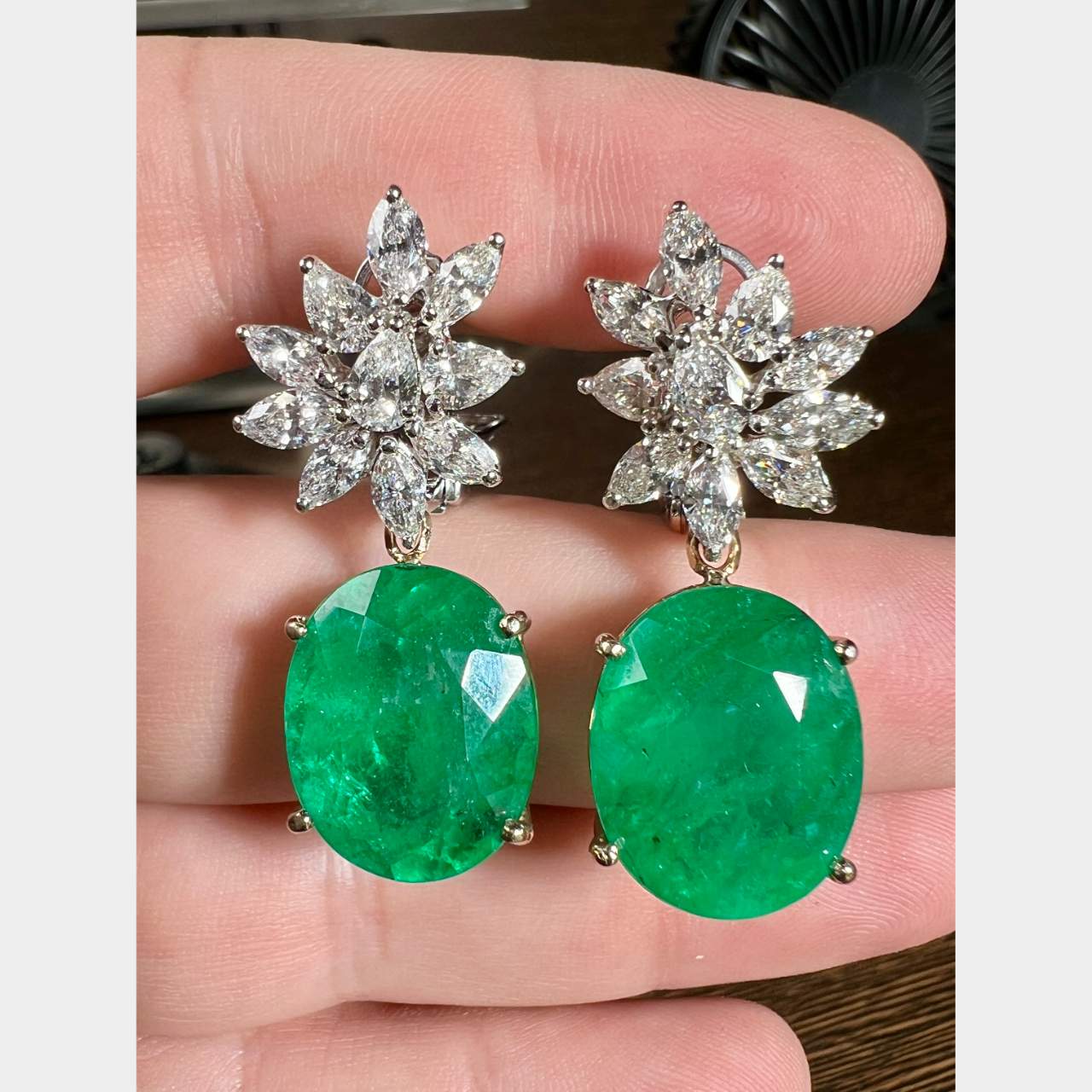 18K White Gold Emerald & Diamond Earrings