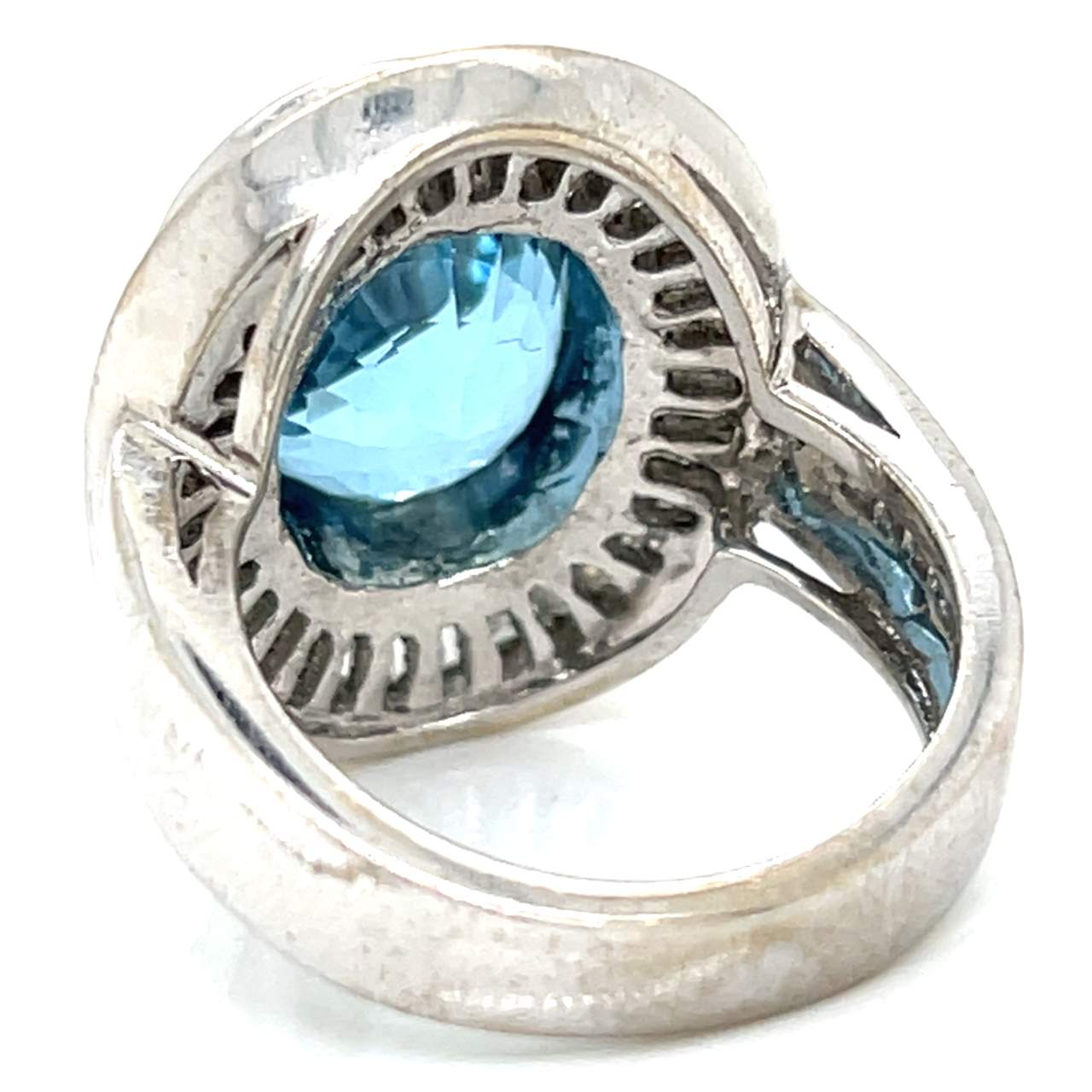 18K White Gold Aquamarine & Diamond Ring