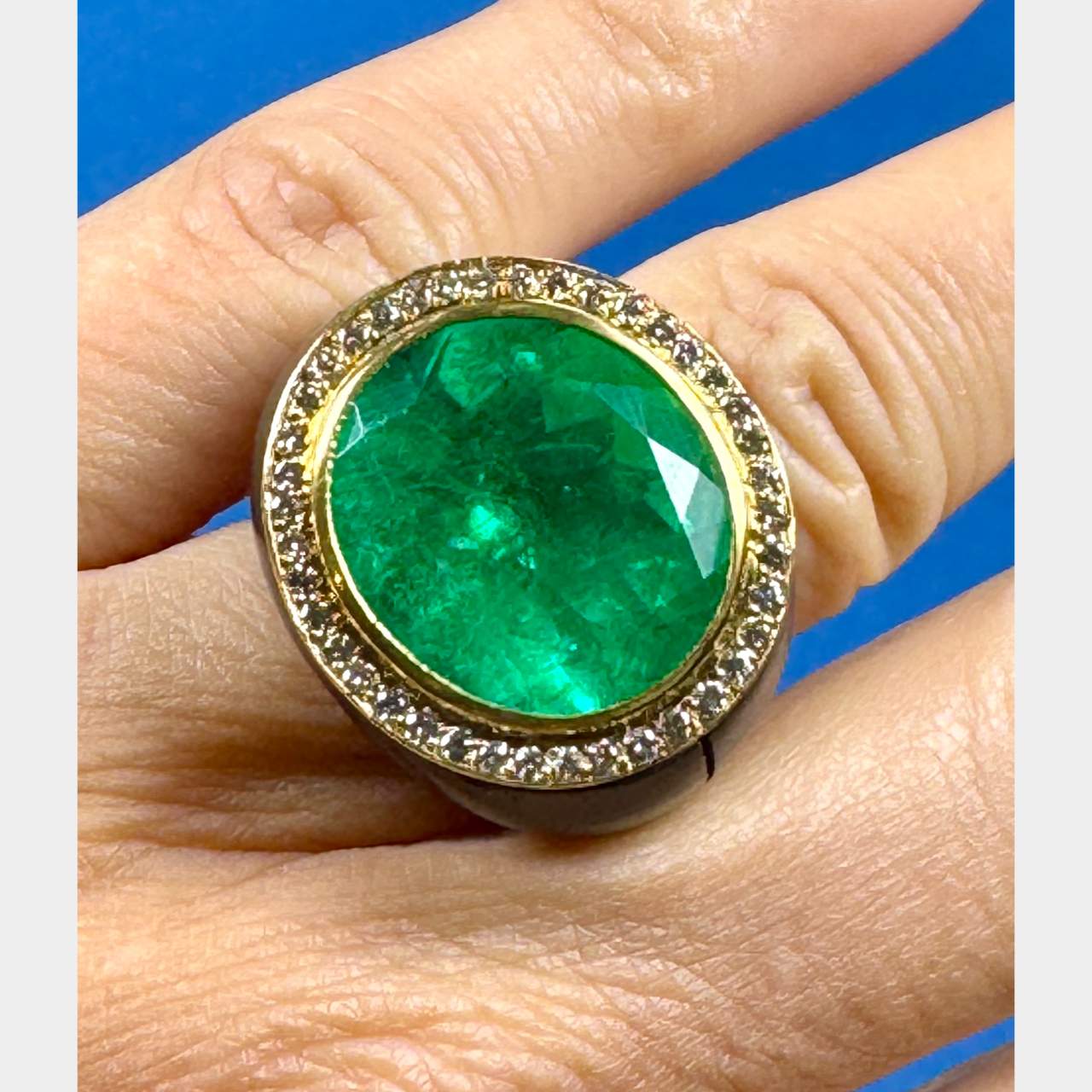 French 18K Yellow Gold & Wood SSEF Certified 15.93 Ct. Colombian Emerald Ring - Image 6