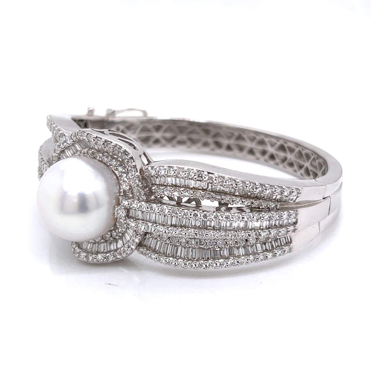 18K White Gold South Sea Pearl & Diamond Bangle