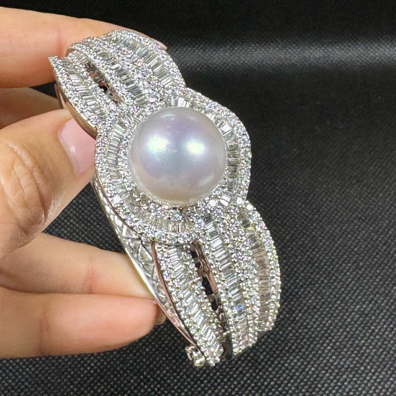 18K White Gold South Sea Pearl & Diamond Bangle