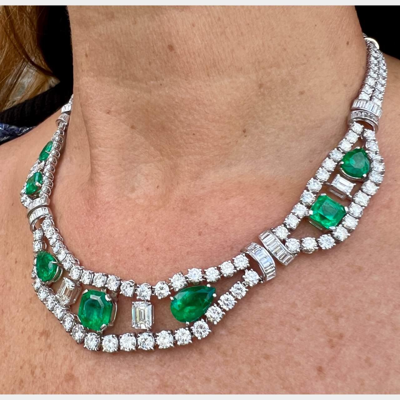 ALDAO 18K White Gold Gubelin & SSEF Certified Colombian Emerald and Diamond Necklace