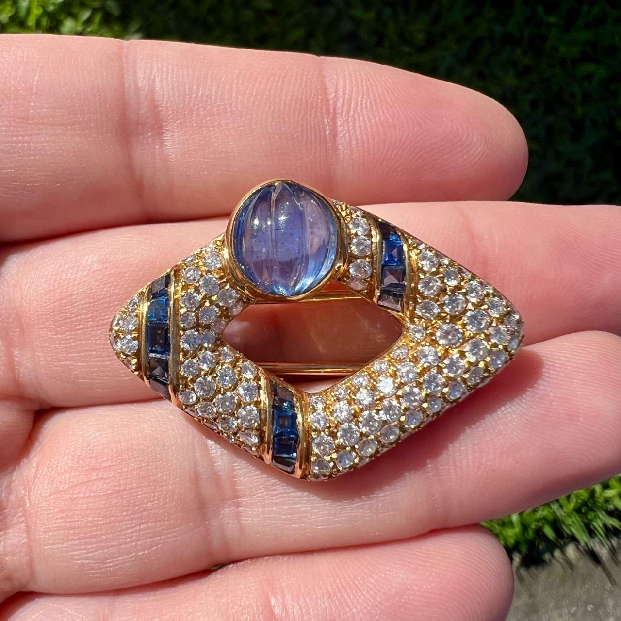 18K Yellow Gold Sapphire & Diamond Brooch