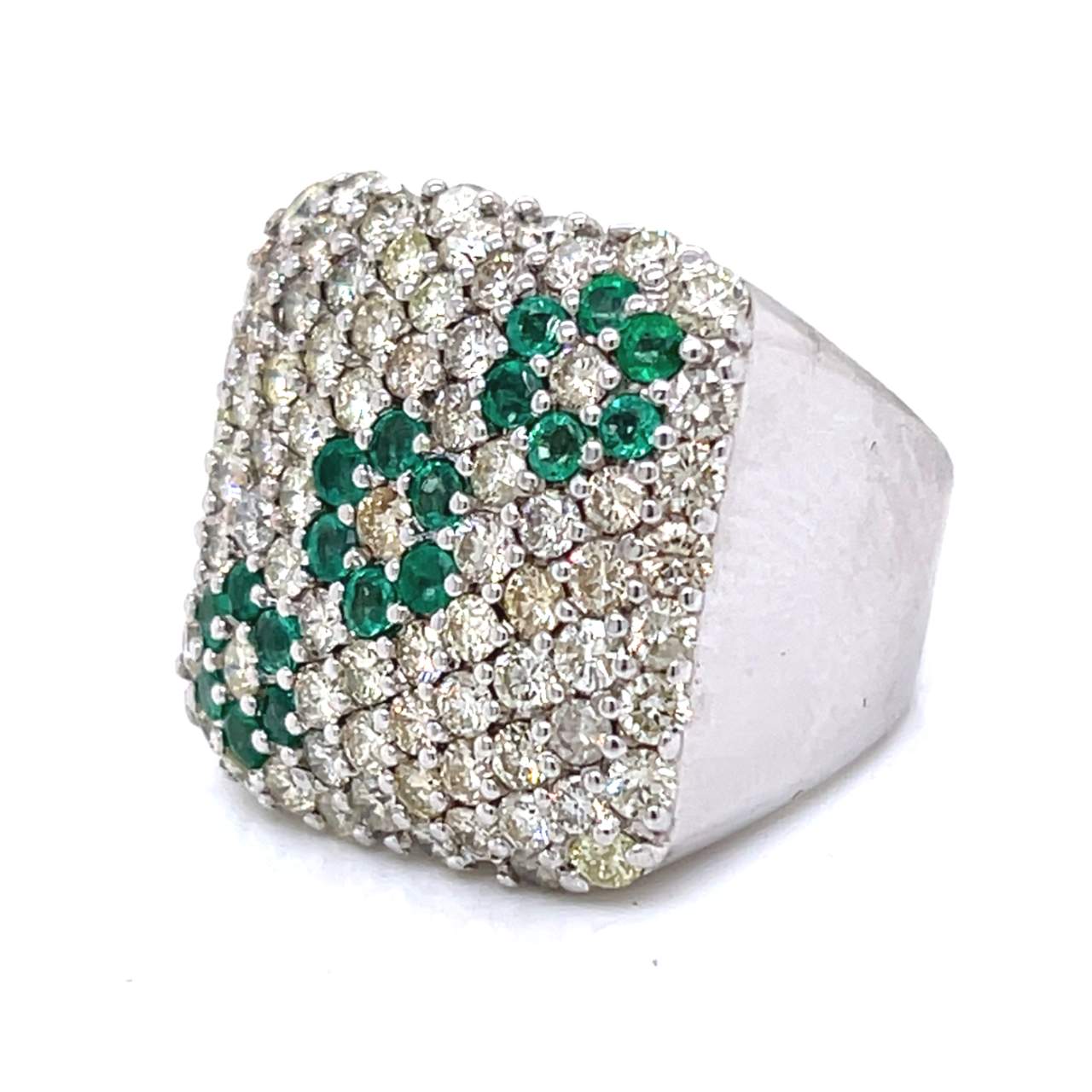 18K White Gold Diamond & Emerald Ring