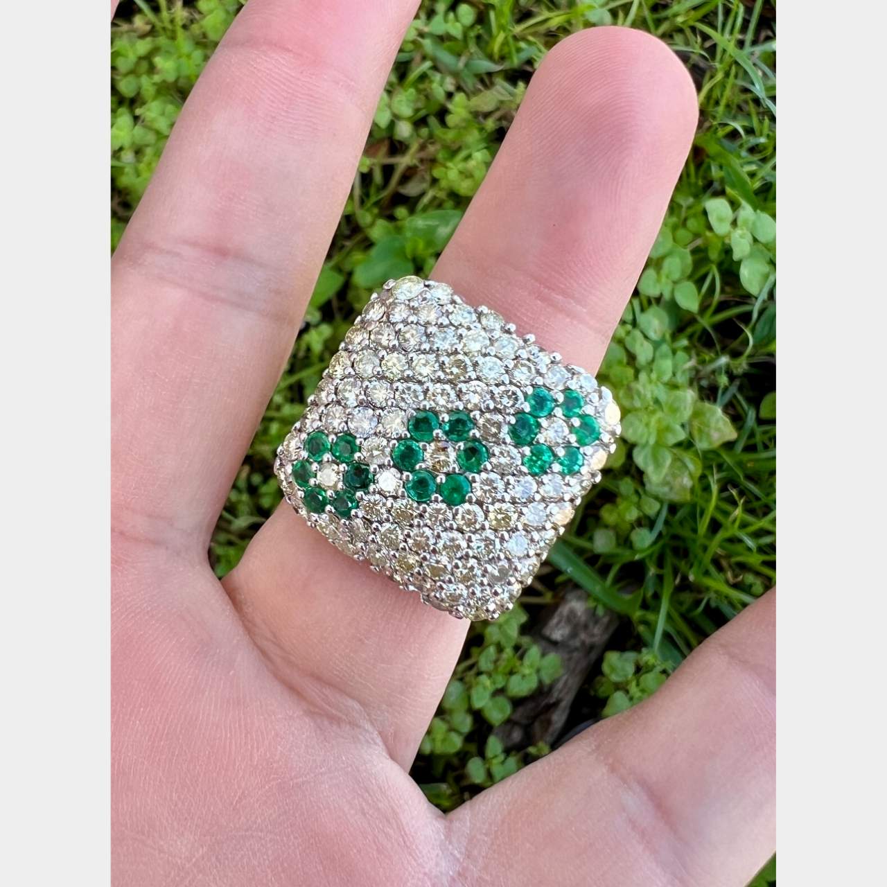 18K White Gold Diamond & Emerald Ring