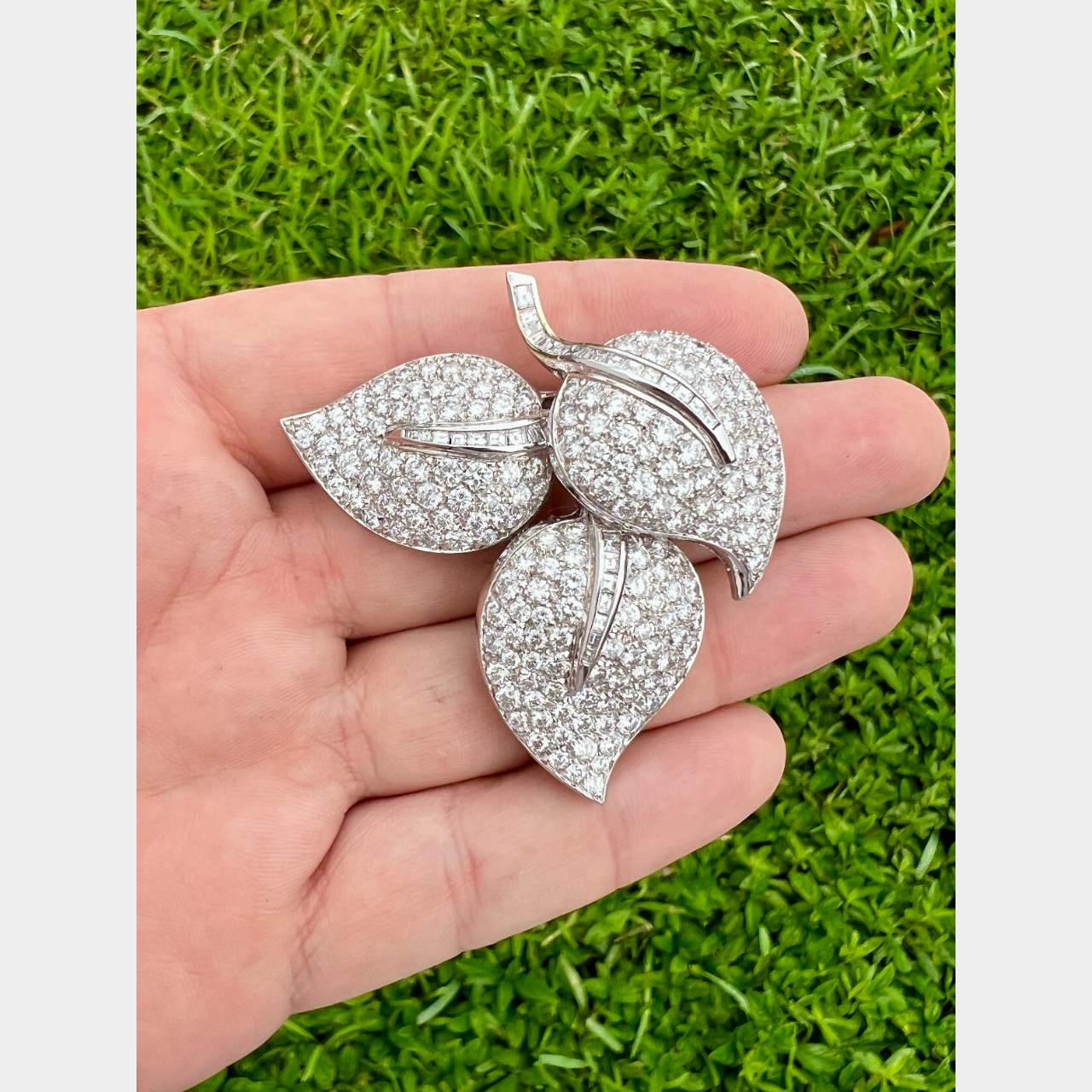 18K White Gold 15.20 Ct. Diamond Brooch