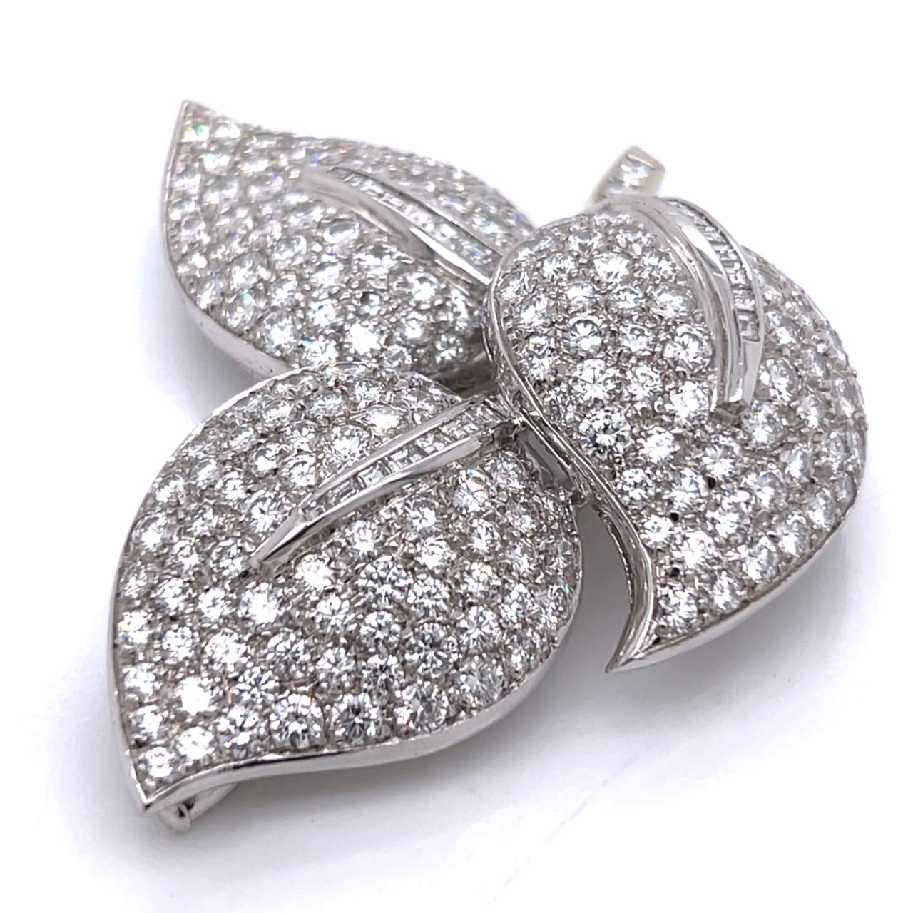 18K White Gold 15.20 Ct. Diamond Brooch