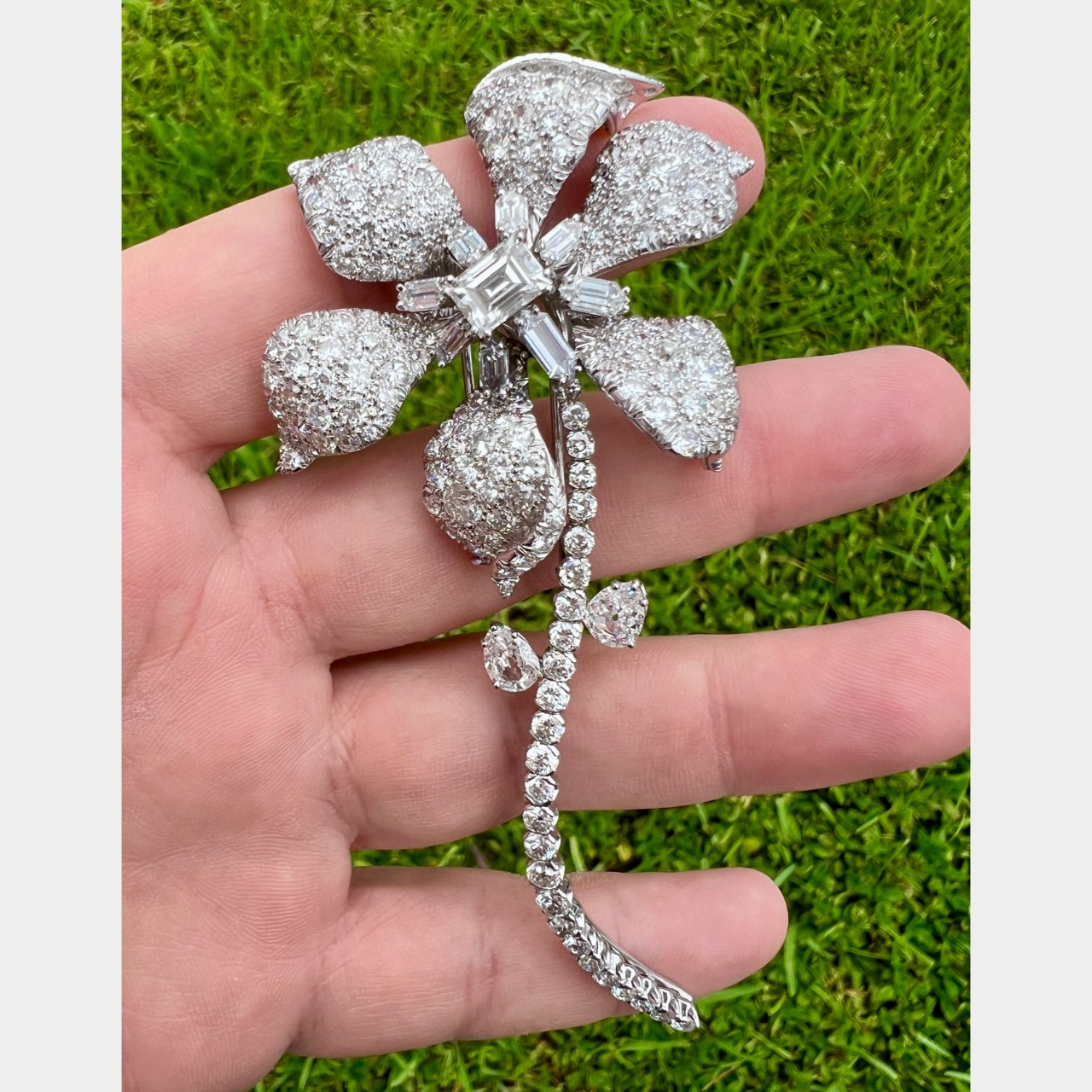 DAVID WEBB 1950’s Platinum & 18K White Gold Diamond Flower Brooch