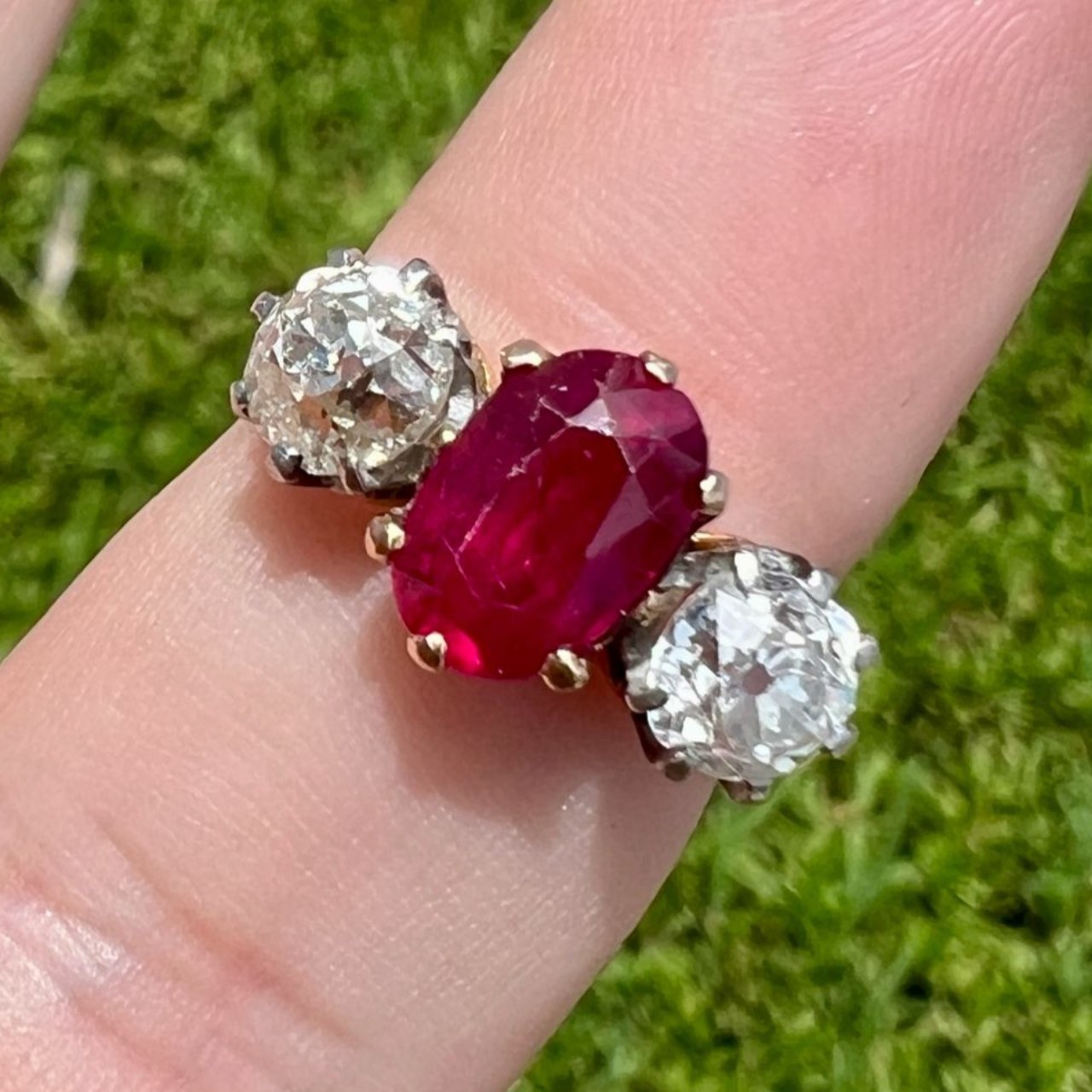 SSEF Certified No-heat Burma Ruby and Diamond Ring - Image 4