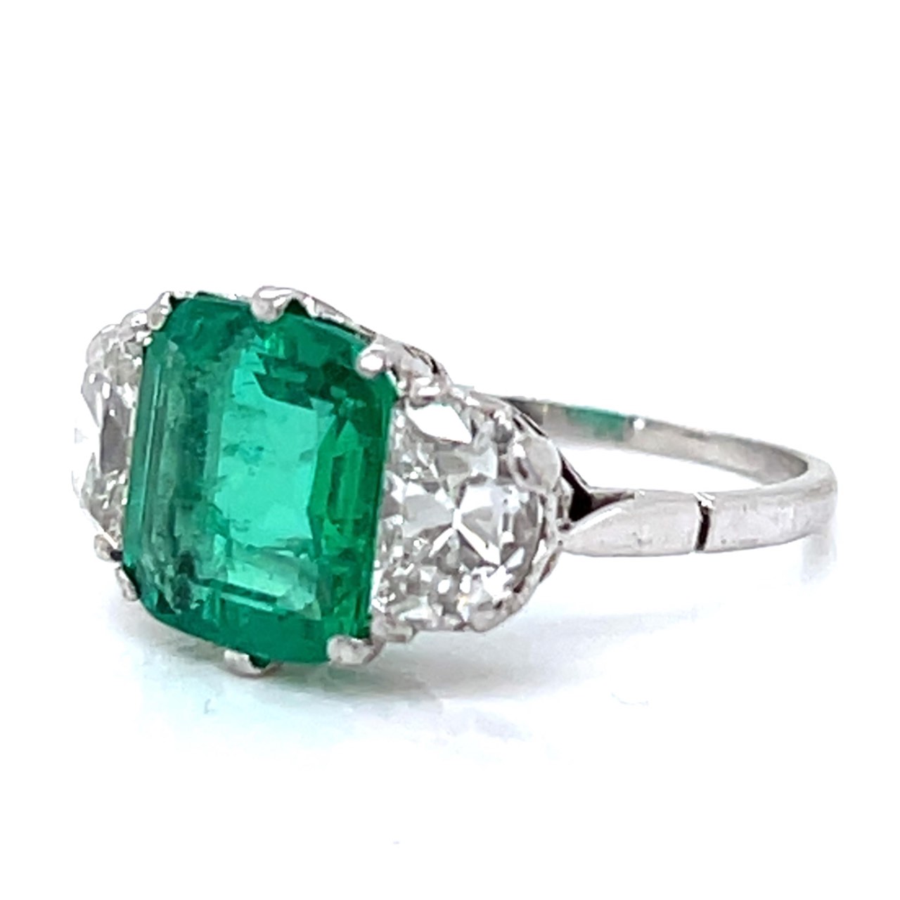 Art Deco Platinum AGL Certified 2.60 Ct. Colombian Emerald & Diamond Ring - Image 2