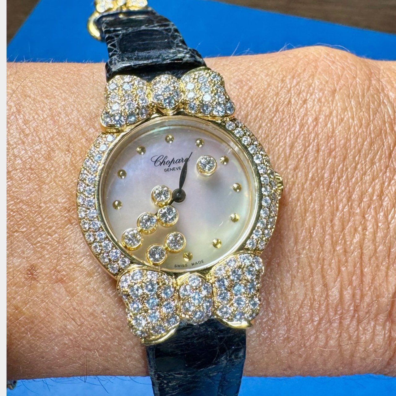 CHOPARD 18K Yellow Gold Happy Diamonds Ladies Watch