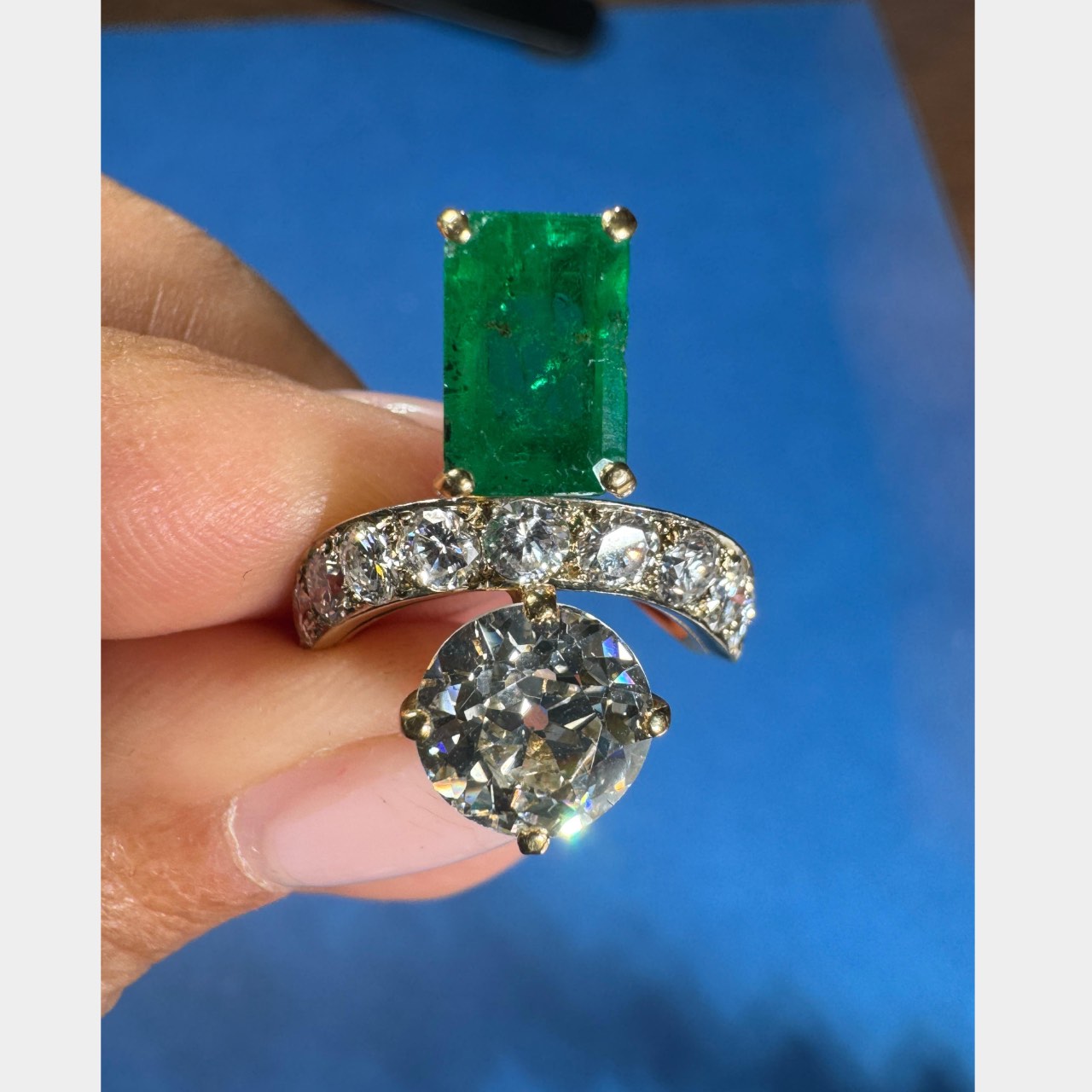 FRENCH 18K Yellow Gold Colombian Emerald & Diamond Ring - Image 5