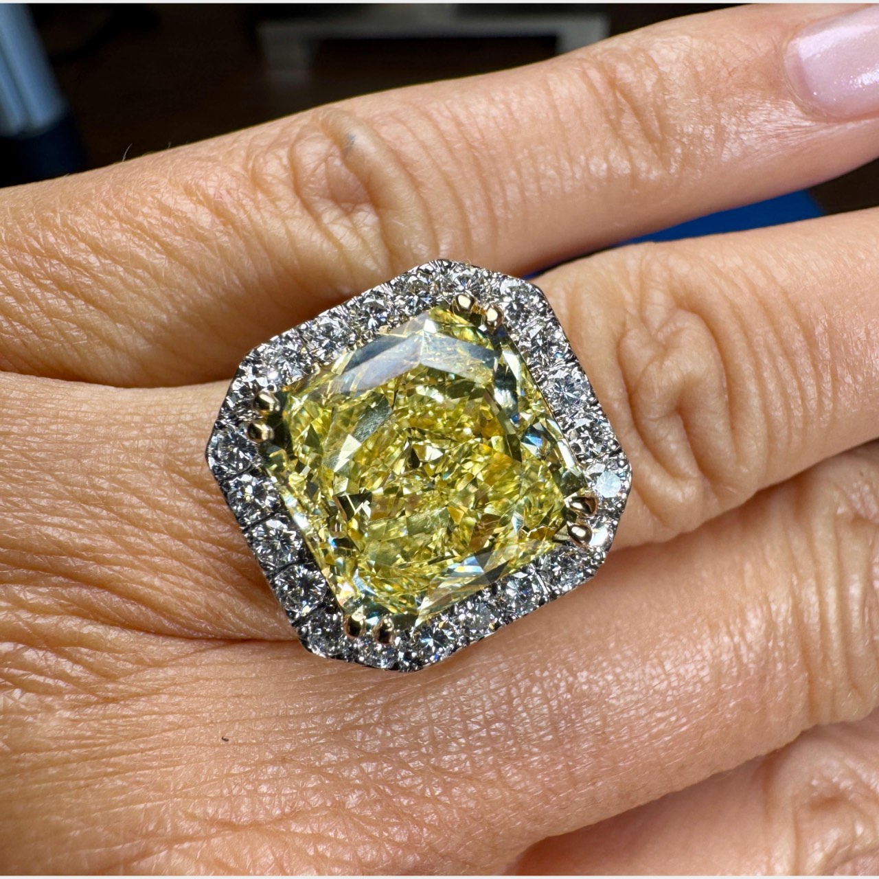 18K White Gold GIA Certified 10.06 Ct. Fancy Intense Yellow Diamond Ring - Image 5