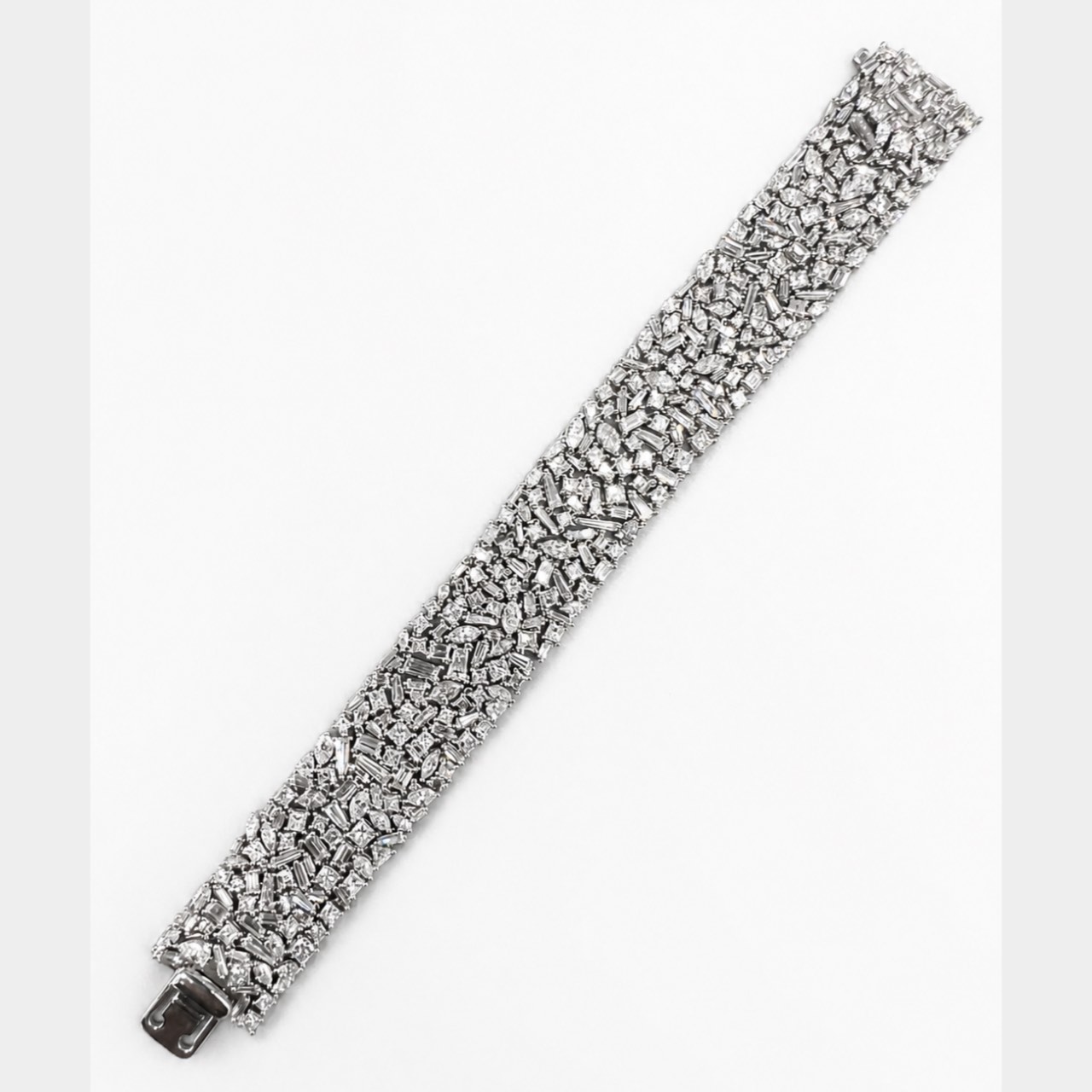 Platinum 36.00 Ct. Diamond Bracelet